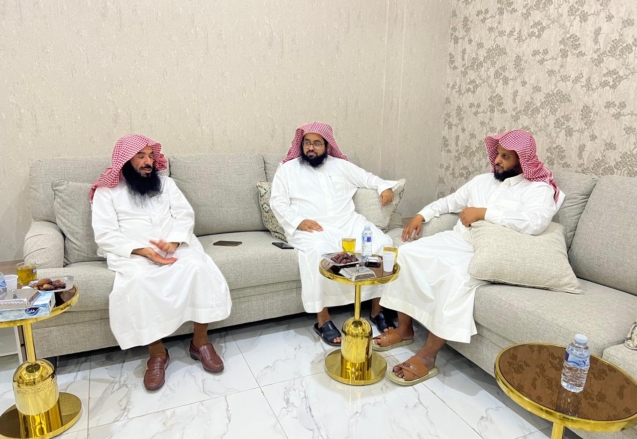 فضيلة وكيل الرئيس العام للخدمات الاجتماعية والتطوعية والانسانية بالحرم المكي الشيخ خالد الشلوي يزور فرع شركة عالم خدمات المساجد